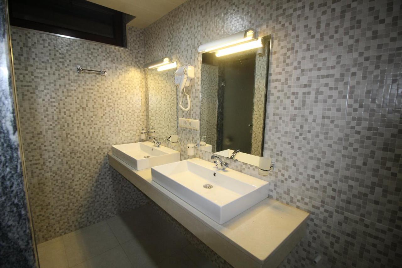 Hostel Jeal Батуми Екстериор снимка